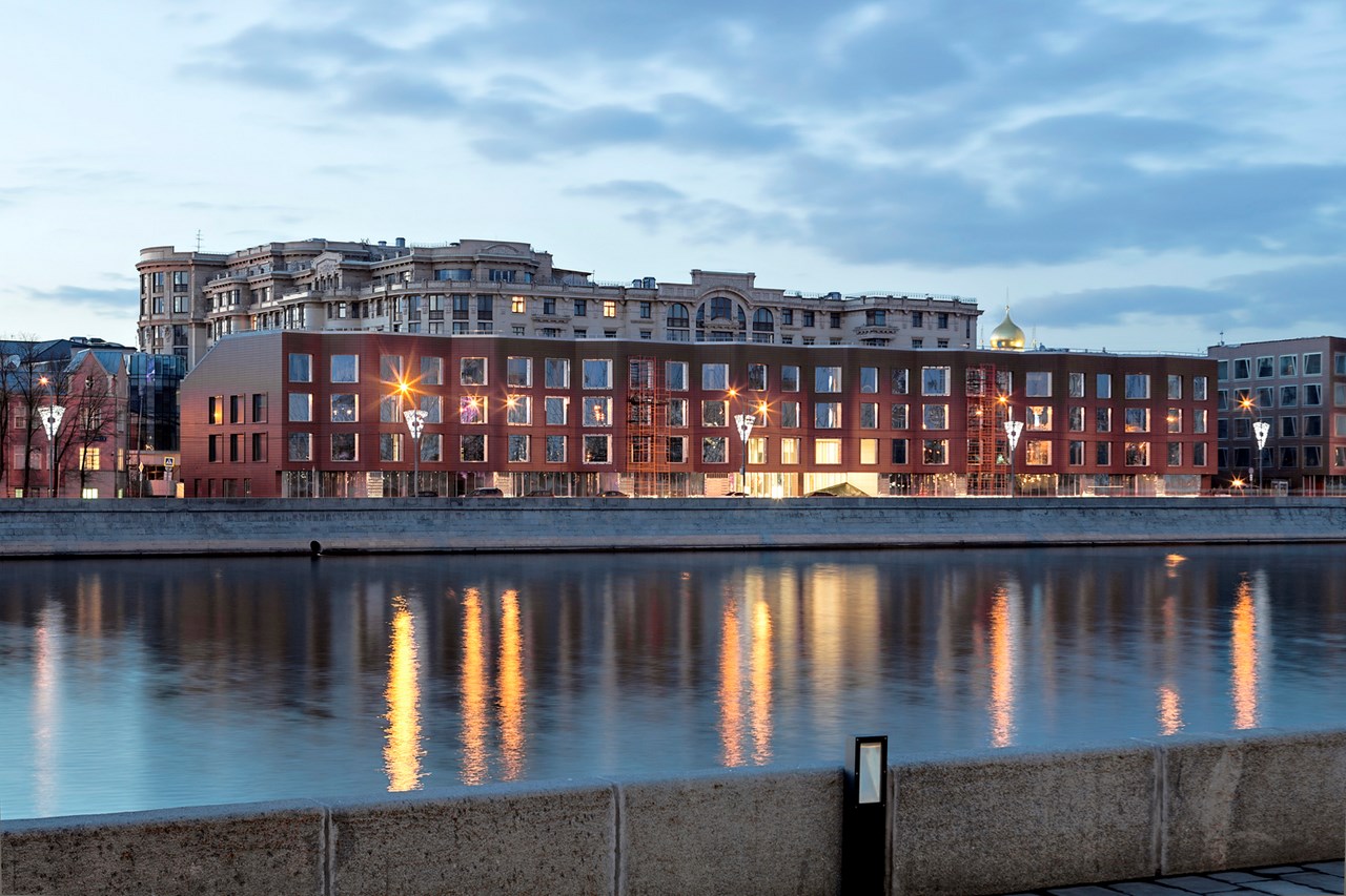 Жилой и офисный комплекс «Кленовый дом» на Пречистенской набережной. Архитекторы: А.Скокан, К.Гладкий, К.Капустина, инженер А.Конарев. 2015 год