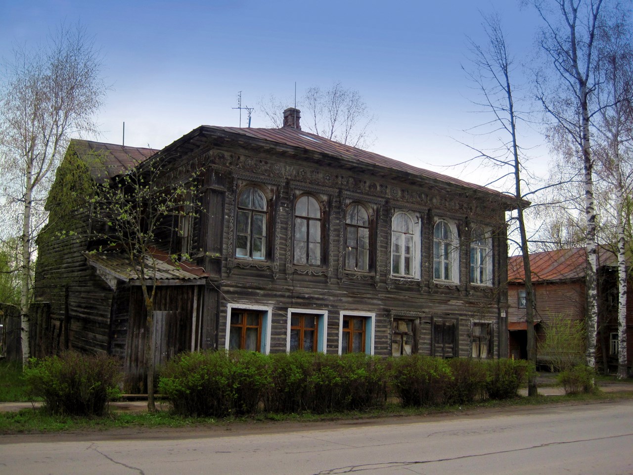 Дом в Пошехонье, потрясающий образец купеческой деревянной застройки