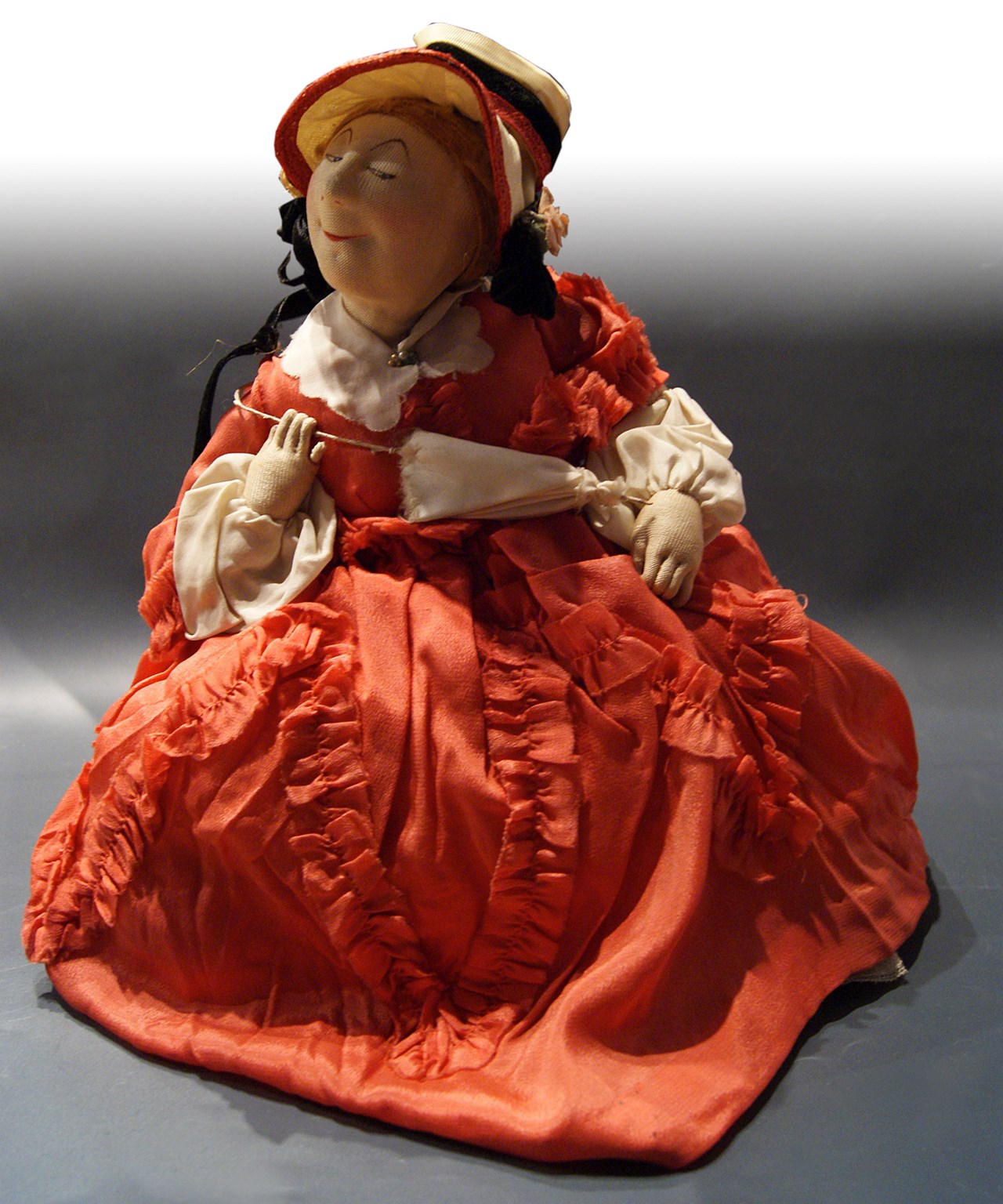 Старая кокетка. Грелка. Экспортигрушка. 1933 год