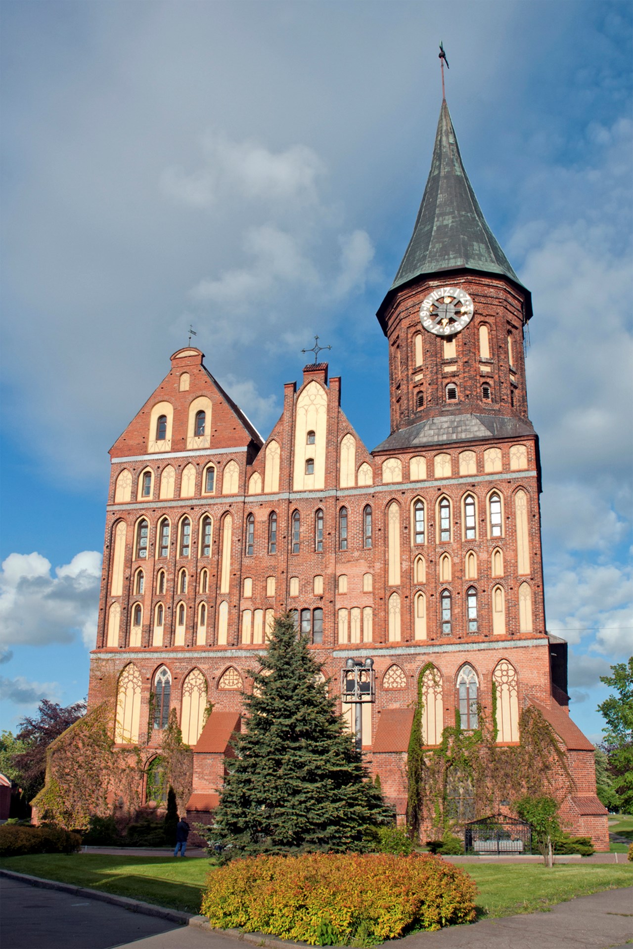 Готический Кафедральный собор Кёнигсберга XIV века. Символ города Калининград