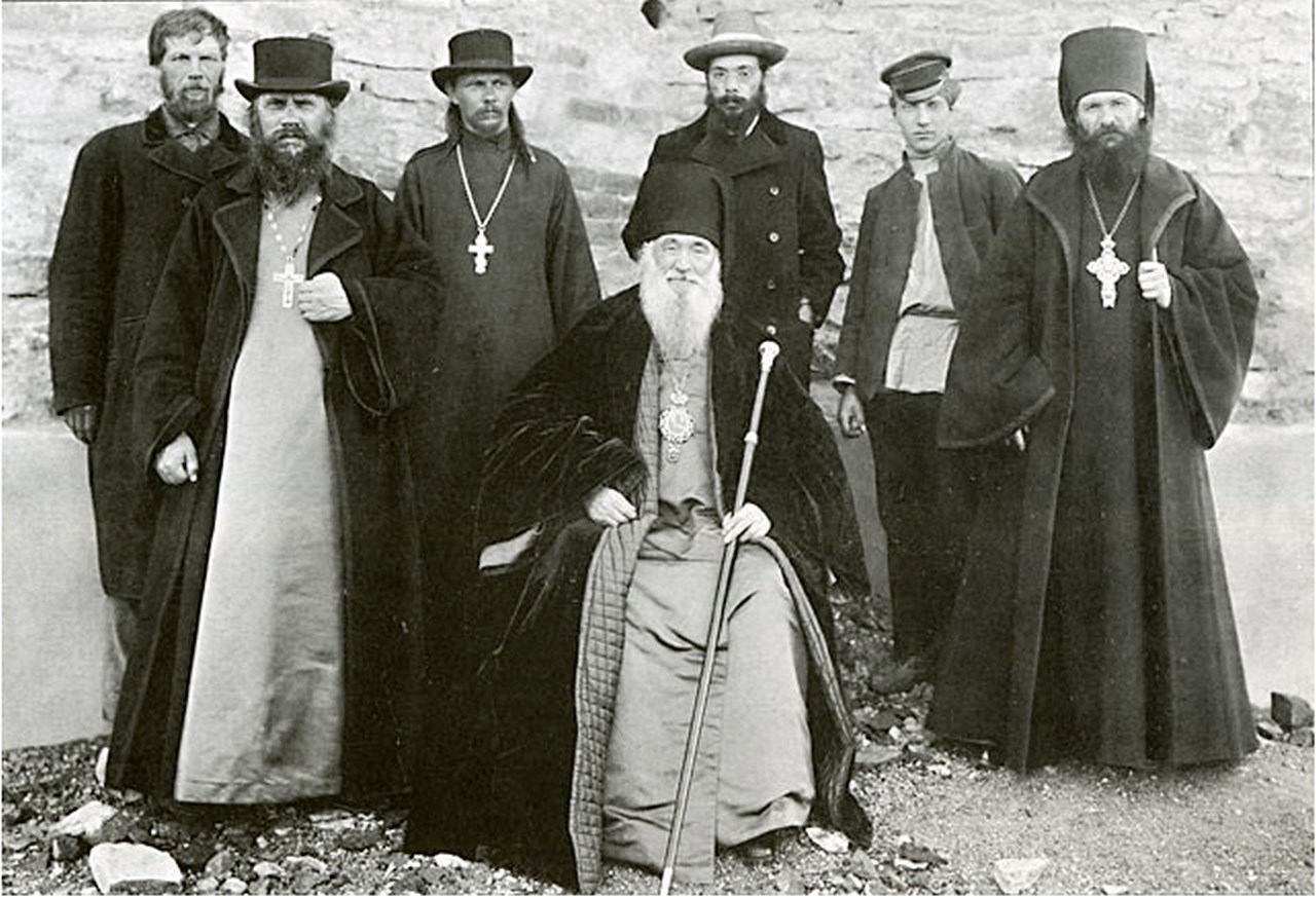 Епископ Новгородский Гурий с духовенством. 1903 г. За епископом стоит П. П. Покрышкин