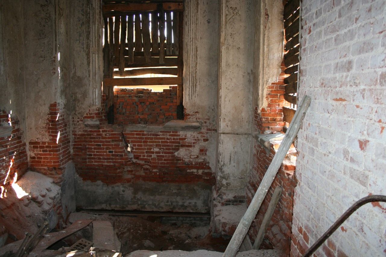 Южная усыпальница. Разорённый склеп