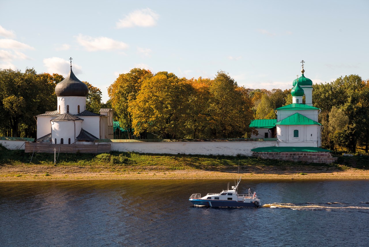 Спасо-Преображенский собор Мирожского монастыря XII в. Знаменитый благодаря единственным на Руси по степени сохранности домонгольским фрескам