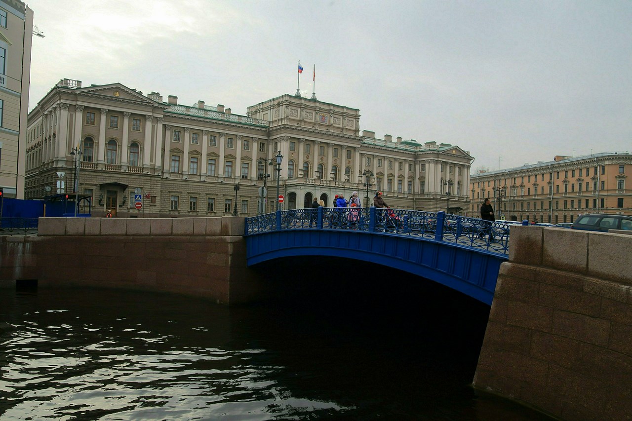 Законодательное Собрание Санкт-Петербурга. Синий мост после ремонта.